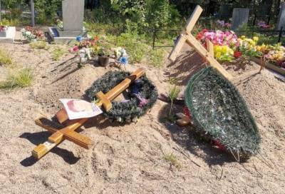 Вандалы устроили погром на кладбище под Выборгом