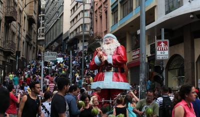 В Бразилии из-за коронавируса начали отменять грядущие новогодние праздники