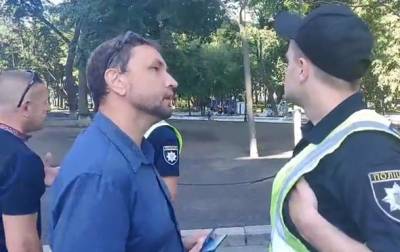 Появилось видео стычки Вятровича с полицейскими