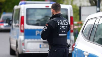 В Германии задержали разоружившего полицейских мужчину с луком и стрелами