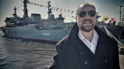 Диктор парада ВМФ в Петербурге рассказал, как готовится к работе