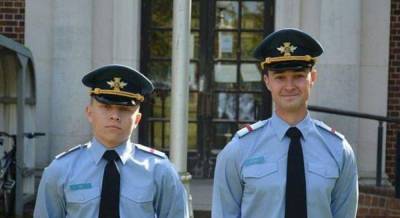 Принця Чарльз отметил украинских курсантов, успешно окончившись обучение в колледже ВВС Великобритании "Кранвелл" (фото)