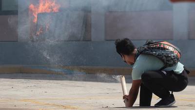 В Мексике студенты устроили беспорядки у здания регионального парламента