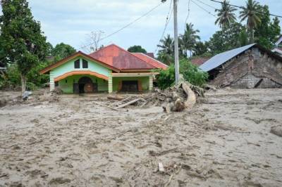 Число жертв паводков в Индонезии увеличилось до 36 человек