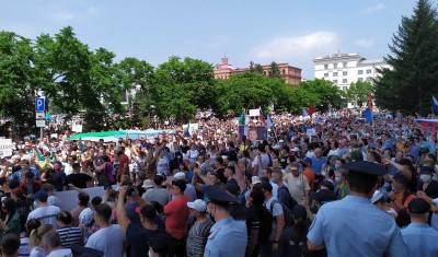 Митингующие в Хабаровске требуют выхода мэра
