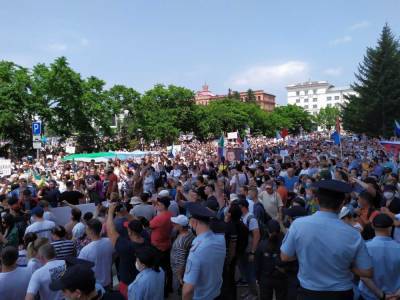 В Хабаровске вновь проходит акция в поддержку арестованного губернатора. В ней участвует более 50 тысяч человек