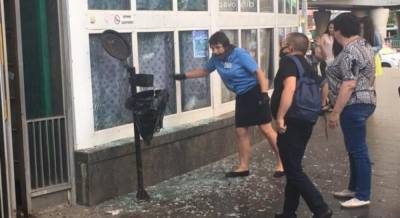 Взрыв возле метро в Киеве: количество пострадавших увеличилось