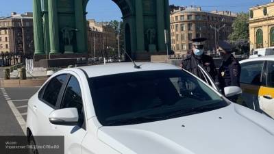 Прохожие поймали предполагаемого насильника-таксиста в Петербурге