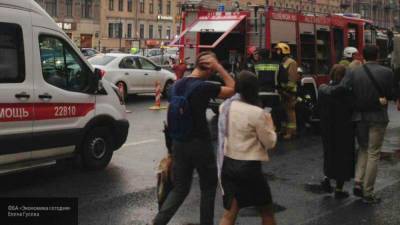 Спасатели эвакуировали 40 человек из-за пожара на складе магазина в Екатеринбурге