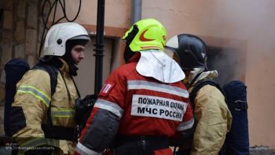 Спасатели эвакуировали 40 человек из-за горящего магазина в Екатеринбурге