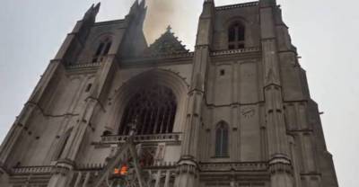 Во Франции вспыхнул знаменитый собор Петра и Павла. Фото и видео | Мир | OBOZREVATEL