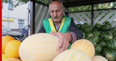 Москвичей призвали временно отказаться от покупки арбузов и дынь