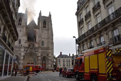 В французском городе Нанте произошел пожар в готическом соборе XV века