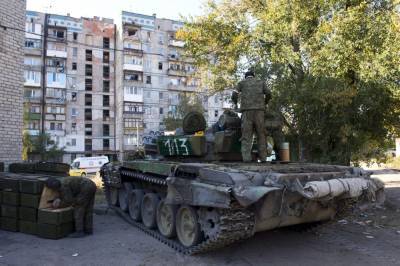 НМ ЛНР: ВФУ укрывают боевую технику во дворах жилых домов
