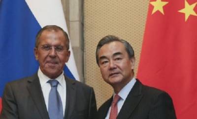 Глава МИД Китая в беседе с Лавровым заявил, что США «утратили разум»