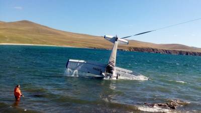 Частный самолет упал в воды Байкала