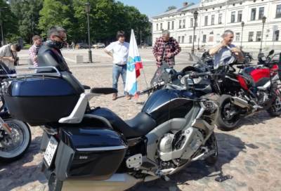 Мотопутешествие по Ленобласти: губернатор с байкерами осматривает Выборгский замок