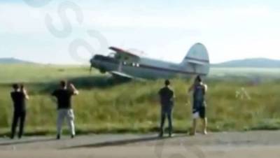 В ВКО самолёт АН-2 совершил вынужденную посадку из-за перегрева двигателя