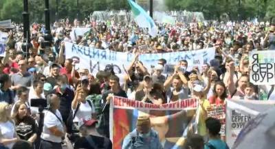 На улицы российского Хабаровска вышли до 50 тысяч россиян – требовали "свободу" (фото)