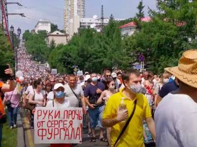 Хабаровск не утихает: тысячи человек вышли на митинг в поддержку Фургала в 30-градусную жару