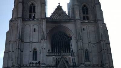 Во Франции произошёл пожар в соборе Святых Петра и Павла XV века — видео