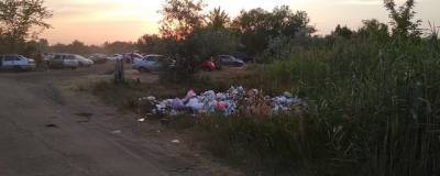 Жители Омска пожаловались на горы мусора в парке Победы