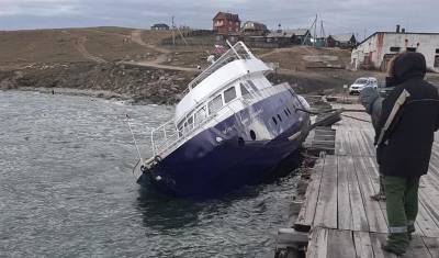 Разлив топлива из поврежденного судна на Байкале локализован