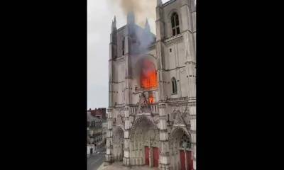 Нотр-Дам №2: во Франции загорелся один из крупнейших готических соборов