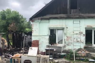 В Приморье полицейские спасли семью на пожаре