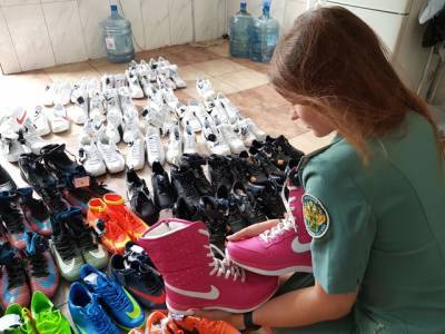 В Новороссийске торговали контрафактной обувью и одеждой бренда Nike на 2 млн рублей