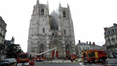 Вероятен поджог: собор святых Петра и Павла во Франции мог загореться не случайно