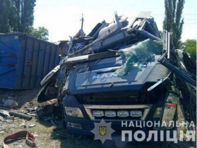 На трассе Одесса-Рени произошло еще одно смертельное ДТП: столкнулись 2 грузовика, погибли 2 человека