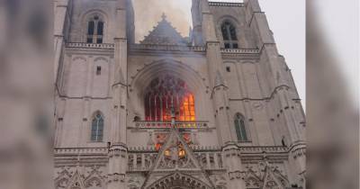 Загорелось с трех сторон: собор в Нанте, скорее всего, подожгли умышленно