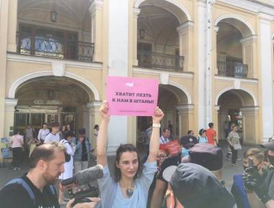 В Москве и Санкт-Петербурге начались задержания на акции против поправок в Семейный кодекс