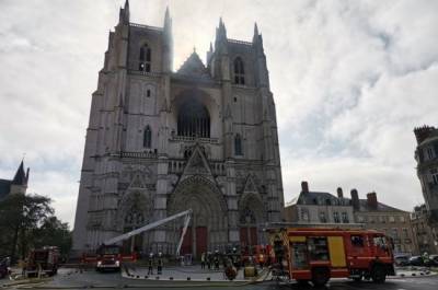 Архитектор оценил шансы сохранить собор в Нанте после пожара в прежнем виде