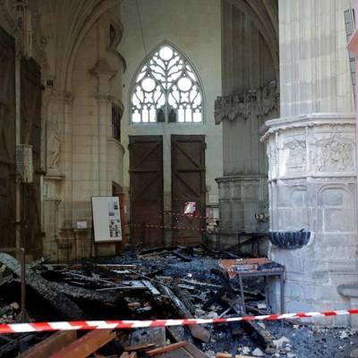 Во Франции началось расследование по факту умышленного поджога собора в Нанте