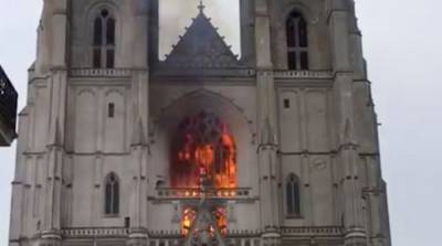 Пожар в соборе Нанта потряс французского министра культуры