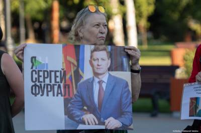 Томичи вышли на акцию в поддержку арестованного губернатора Хабаровска Сергея Фургала