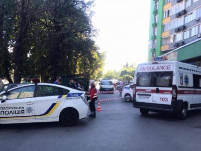 Пассажир такси в Киеве стрелял в водителя и бросался абрикосами: что произошло