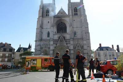 Премьер Франции заявил о скорой реставрации сгоревшего в Нанте собора