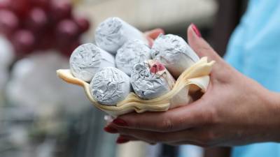 В Москве состоялась благотворительная акция «ГУМ — мороженое медикам»