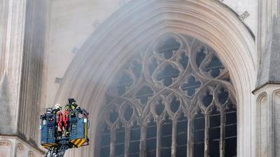 Власти Франции выразили надежду на скорую реставрацию собора в Нанте