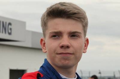 Российский пилот Шварцман выиграл первую гонку этапа «Формулы-2» в Венгрии