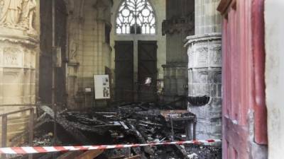 Во Франции произошел пожар в соборе Святых Петра и Павла