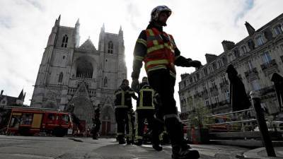 Следов взлома в сгоревшем соборе Святых Петра и Павла во Франции не обнаружено