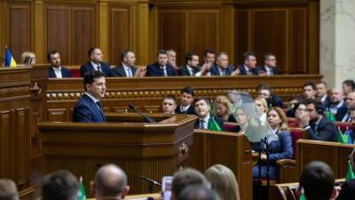 Украинские депутаты отказались ослабить дискриминацию русскоязычных граждан