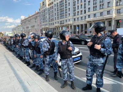 На Пушкинской площади задержали участников пикетов в поддержку Фургала