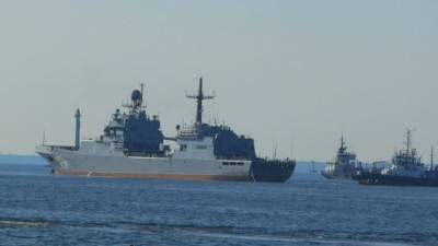 Подготовка ко дню ВМФ: Крейсер «Орел» и БДК «Петр Моргунов» прибыли в Кронштадт