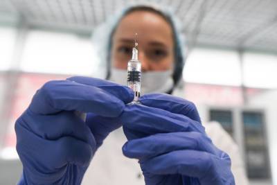 В Минздраве не исключили, что вакцину от COVID-19 придется регулярно обновлять