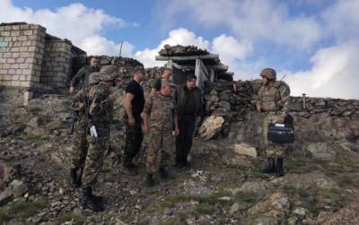 Президент Карабаха целую ночь провел на боевом дежурстве с солдатами на передовой